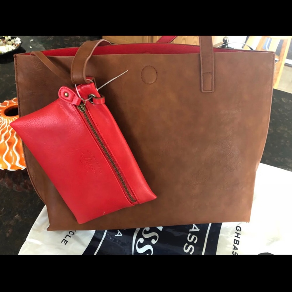BBeautiful brown and red bag